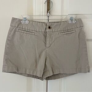 Banana Republic Women's Khaki Shorts size 8